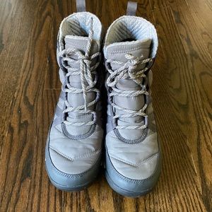 Sorel Whitney ii snow boots size 9